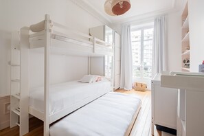 3 bedrooms, WiFi, bed sheets - Verdant and Vivacious, by Veeve (Paris)