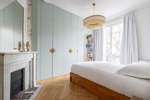 3 bedrooms, WiFi, bed sheets - Verdant and Vivacious, by Veeve (Paris)