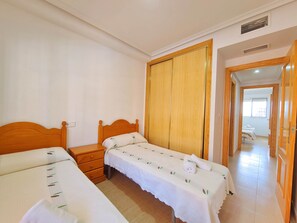 2 Schlafzimmer, Zimmersafe, Bügeleisen/Bügelbrett, kostenloses WLAN