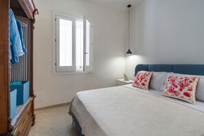 1 chambre, fer et planche à repasser, Wi-Fi gratuit, draps fournis