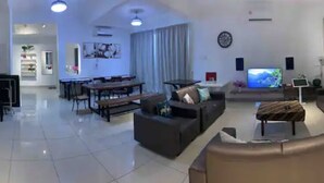 Deluxe Villa | Living area - Fun Villa 16-22px Pool BBQ Netflix KTV (Bandar Penawar)