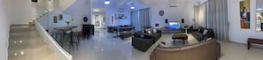 Deluxe Villa | Living area