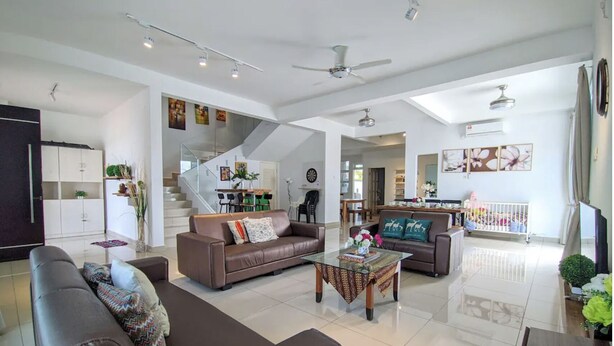 Deluxe Villa | Living area - Fun Villa 16-22px Pool BBQ Netflix KTV (Bandar Penawar)