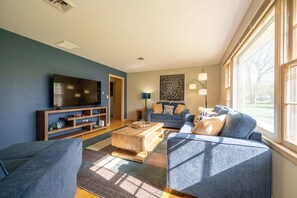 テレビ、書斎 / ワークスペース