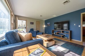 テレビ、書斎 / ワークスペース