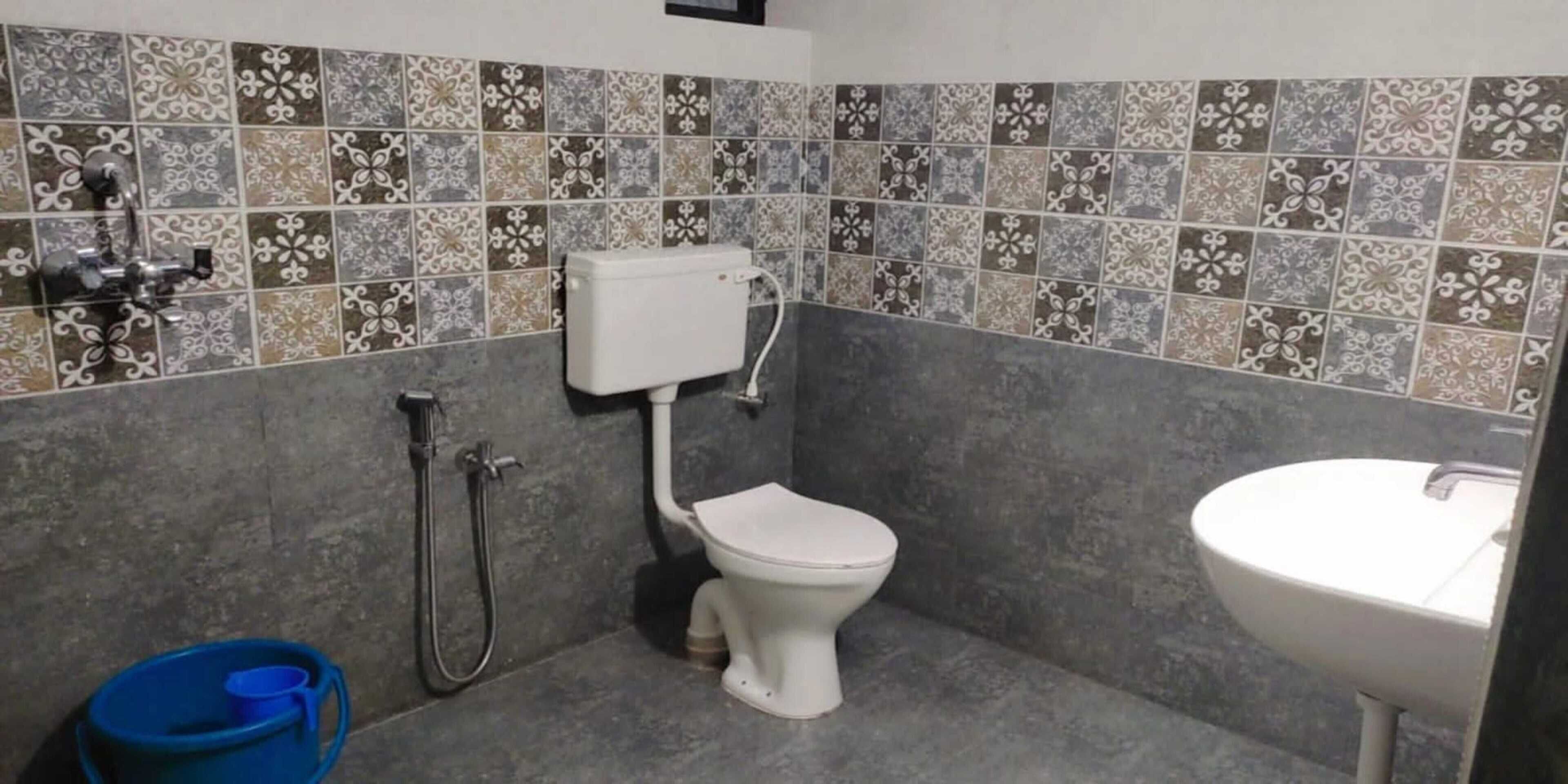 Deluxe Double Room | Bathroom | Free toiletries