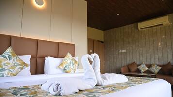Club Room, 1 King Bed, Non Smoking, Sea View | Iron/ironing board, free WiFi