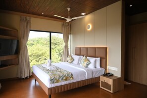 Club Room, 1 King Bed, Non Smoking, Sea View | Iron/ironing board, free WiFi - Hotel Shoolin Grand  (Mangaluru)