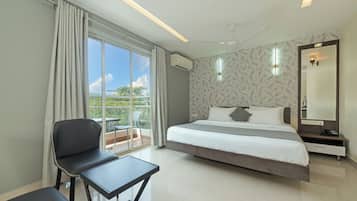 Executive Room | Iron/ironing board, free WiFi