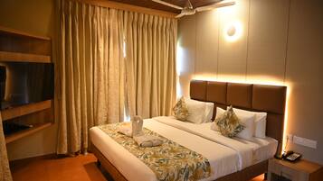 Club-Zimmer, 1 King-Bett, Nichtraucher, Meerblick | Bügeleisen/Bügelbrett, kostenloses WLAN