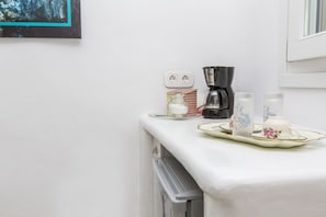 Boutique Room | Hypo-allergenic bedding available, memory foam beds, minibar - Ep Avlis Apartments (Naxos)