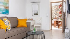 Boutique Studio | Living area - Ep Avlis Apartments (Naxos)