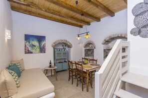 Spacious Boutique Apartment | Living area | 32-inch TV with satellite channels, Netflix, streaming services - Ep Avlis Apartments (Naxos)
