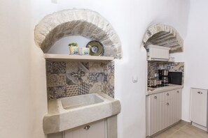 Spacious Boutique Apartment | Private kitchen | Espresso maker, coffee/tea maker, electric kettle - Ep Avlis Apartments (Naxos)