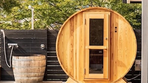 A wooden sauna with a door and a wooden barrel. - IZA oumimaiko (Otsu)