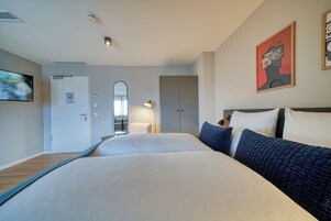 เครื่องนอนป้องกันสารก่อภูมิแพ้, ตู้นิรภัยในห้องพัก, โต๊ะทำงาน