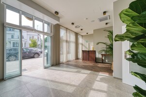 ฝ่ายต้อนรับ