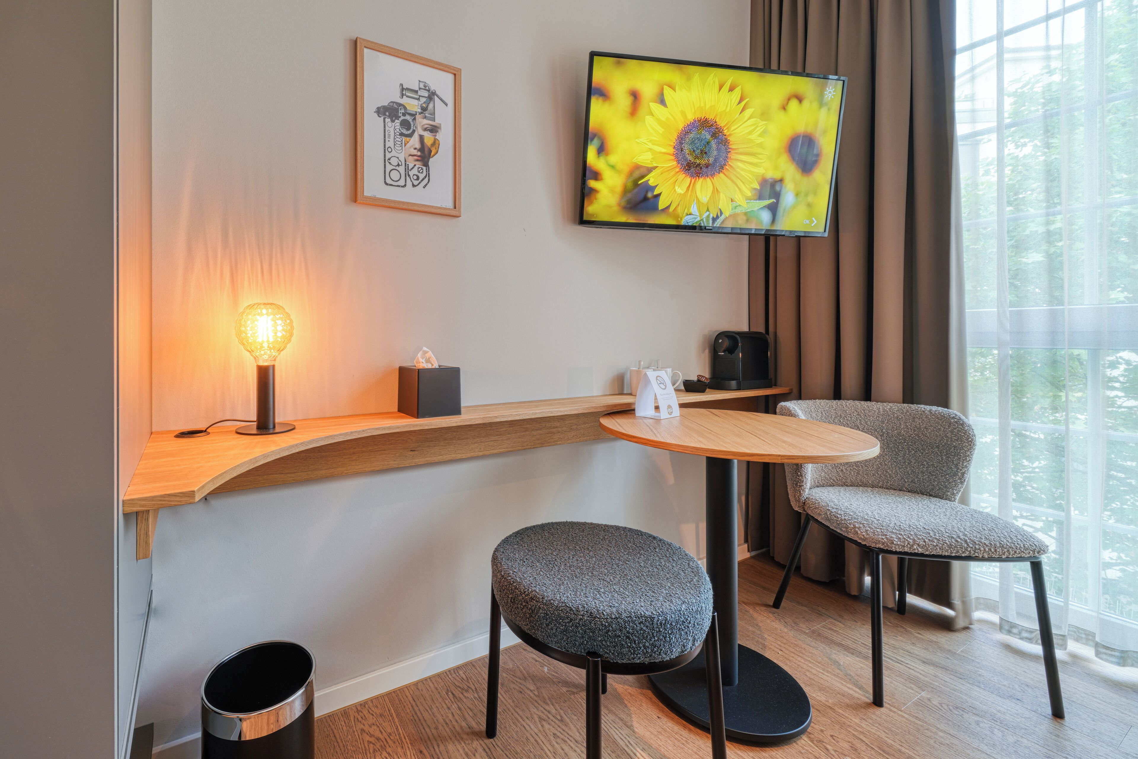 Hypo-allergenic bedding, in-room safe, desk, blackout drapes