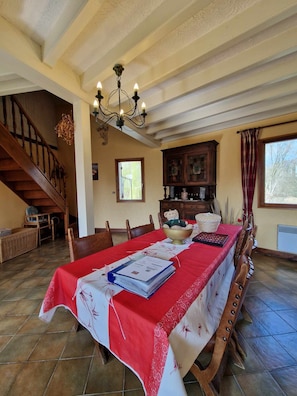 Dining - Villa Champagne - à Proximité du lac (Juvigny)