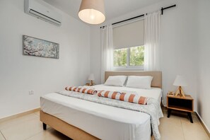 2 bedrooms, iron/ironing board, travel cot, WiFi