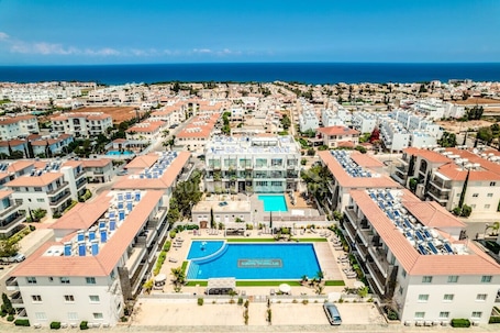 Exterior. SunnyVillas: 2BR Mythical Apt*Swimming Pool*AK04