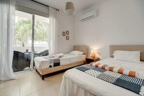 2 makuuhuonetta, silitysrauta/-lauta, vauvan matkasänky, Wi-Fi
