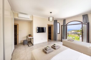 4 bedrooms, desk, iron/ironing board, travel cot - SunnyVillas: 4BR Sea Front Villa*Private Pool*BW44 (Paralimni)