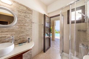Hair dryer - SunnyVillas: 4BR Sea Front Villa*Private Pool*BW44 (Paralimni)