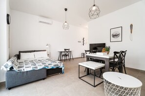 1 chambre, bureau, fer et planche à repasser, Wi-Fi