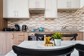 Fridge, microwave, oven, stovetop - SunnyVillas: 1 Bedroom Central Protaras*P11 (Protaras)