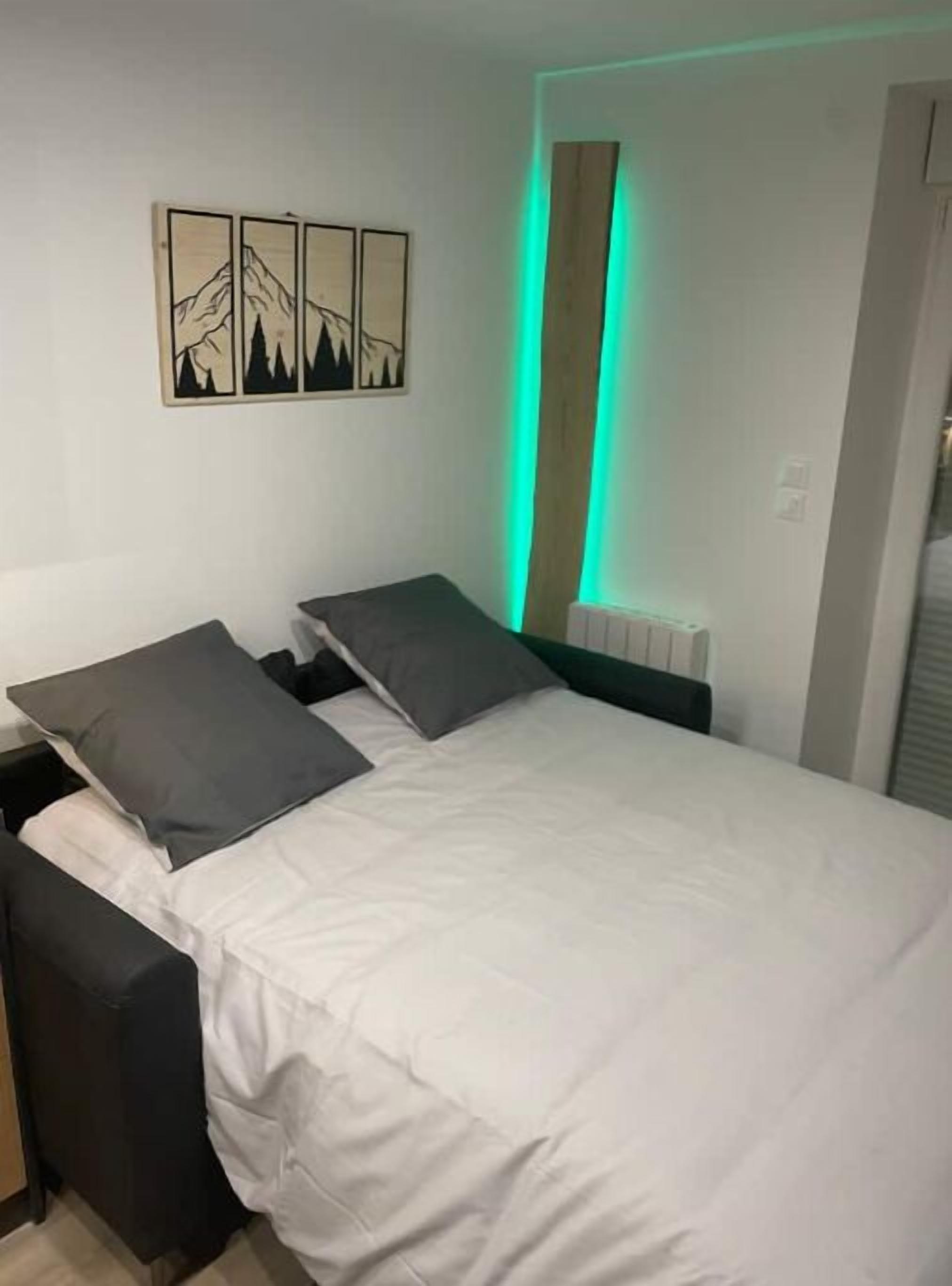 1 chambre, fer et planche à repasser, Wi-Fi gratuit, draps fournis