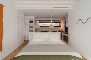 Premium bedding, down comforters, in-room safe, desk - Boutique Hotel Villa Salvador - Adults Only (Cadaqués)