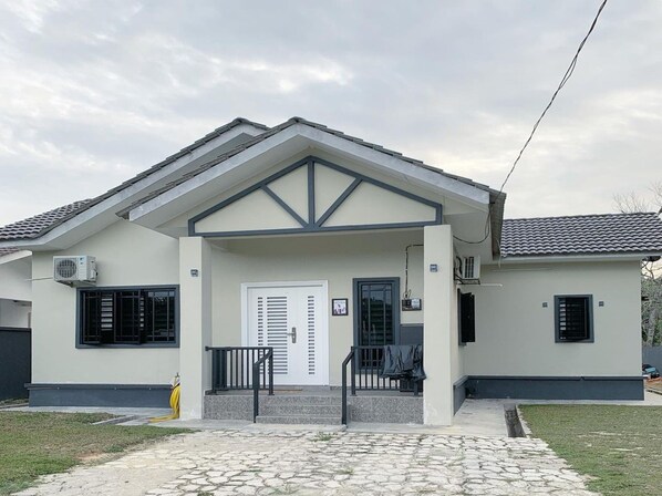 Exterior - OYO 90965 Lakut Valley Homestay (Papar)