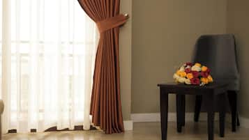 Standard Twin Room | Minibar, in-room safe, desk, free WiFi