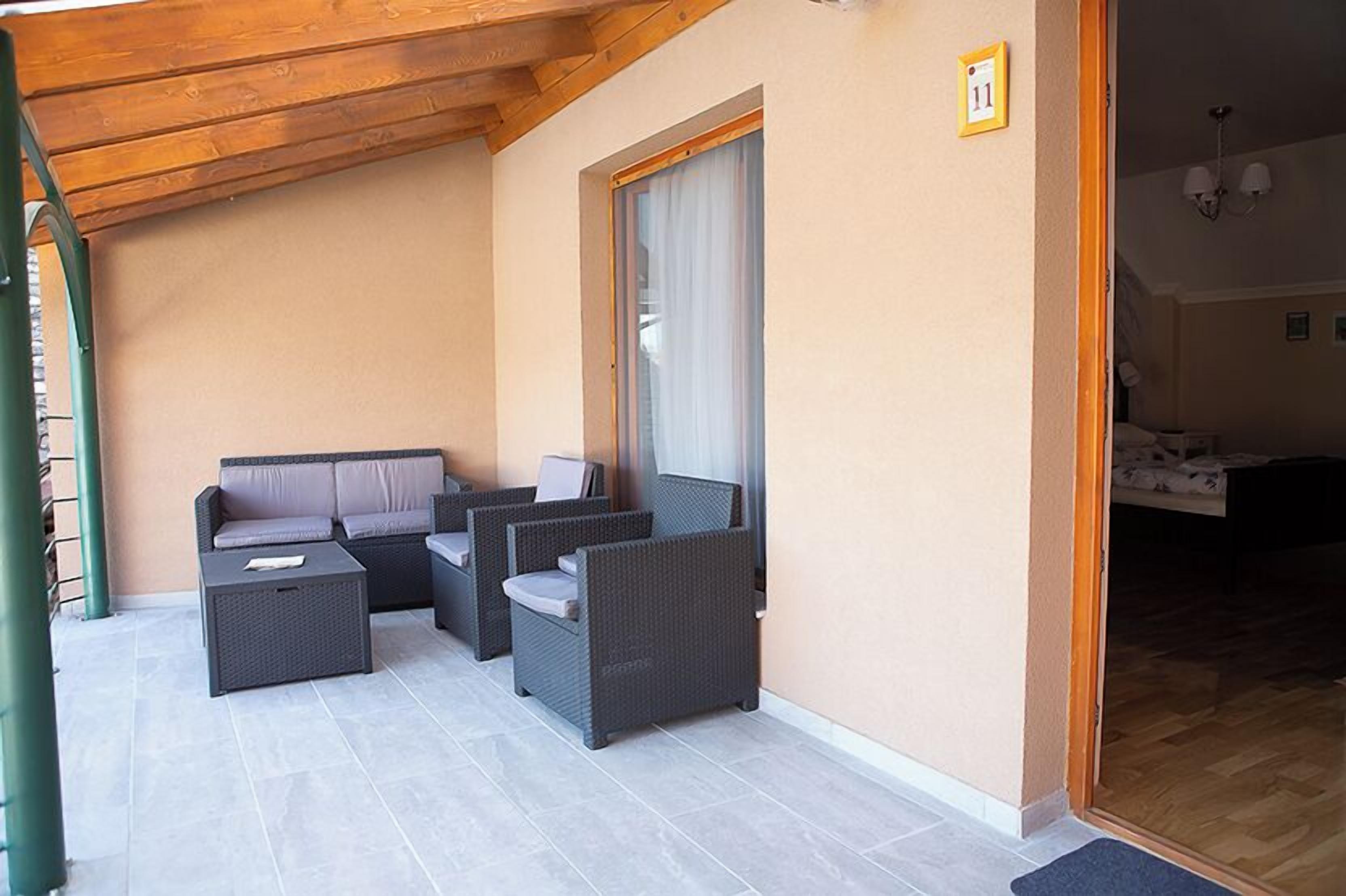 Habitación triple familiar, patio, vistas al jardín | Terraza o patio