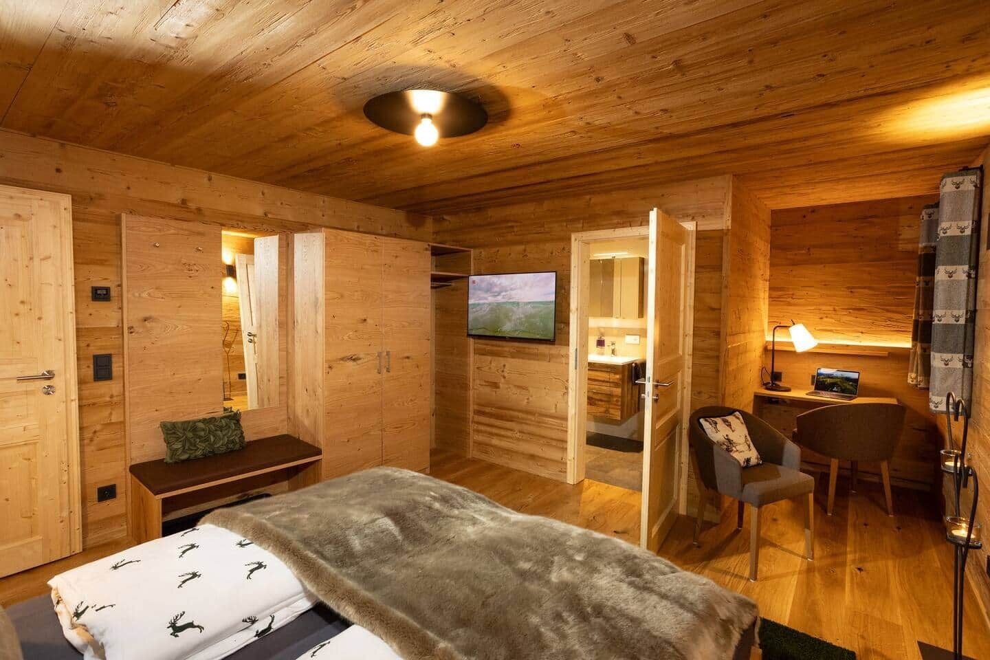 2 Schlafzimmer, Schreibtisch, Bügeleisen/Bügelbrett, kostenloses WLAN