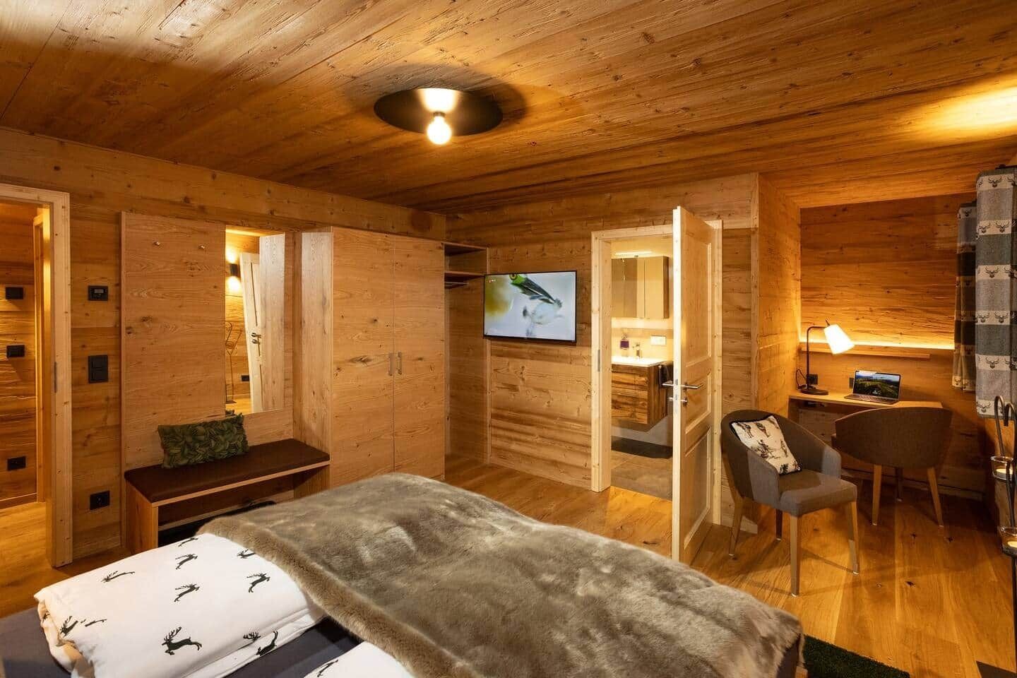 2 Schlafzimmer, Schreibtisch, Bügeleisen/Bügelbrett, kostenloses WLAN