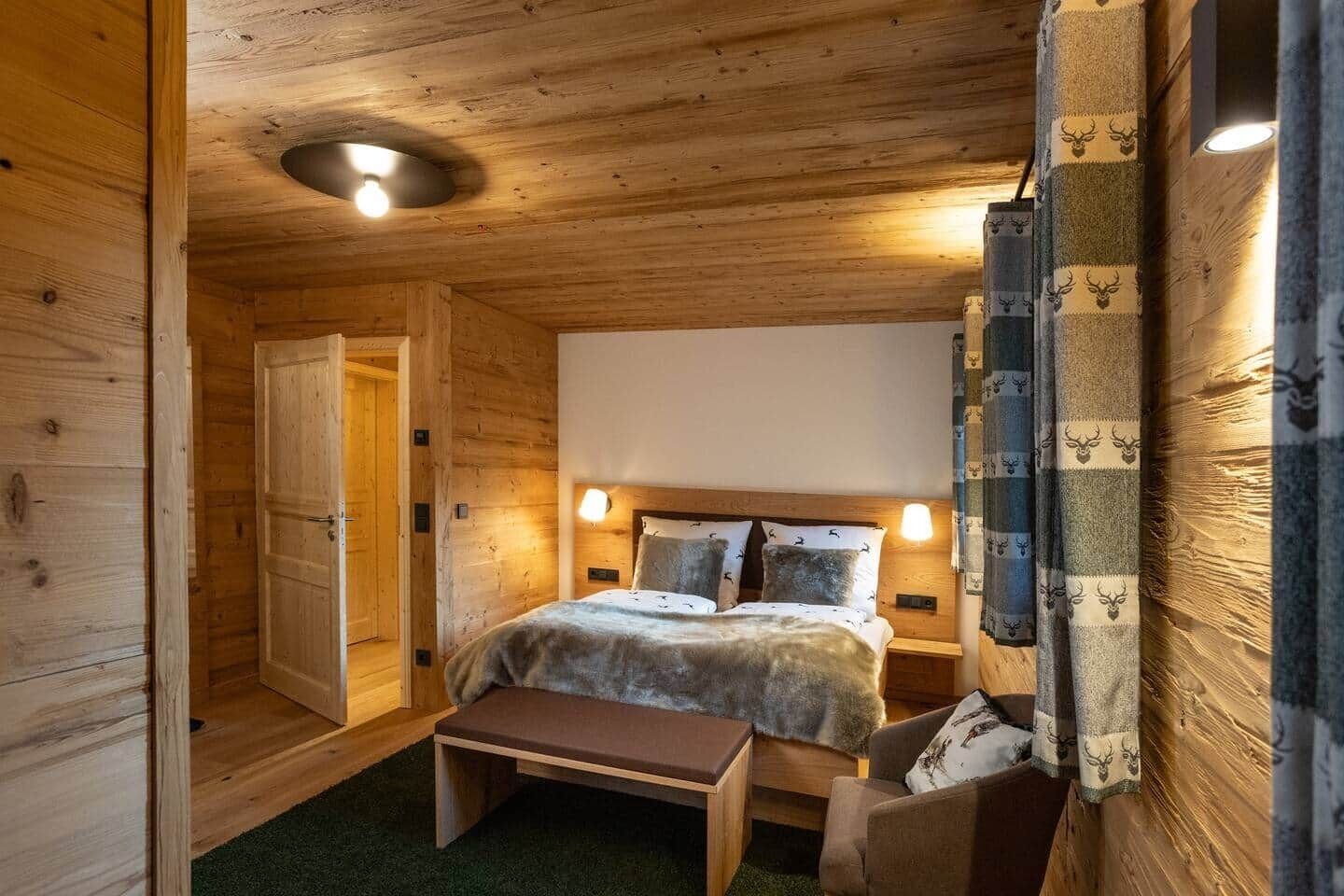 2 bedrooms, desk, iron/ironing board, WiFi (free)