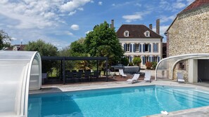 Indoor pool, a heated pool - Maison de Maître de Caractère - Piscine Chauffée (Beugnon)