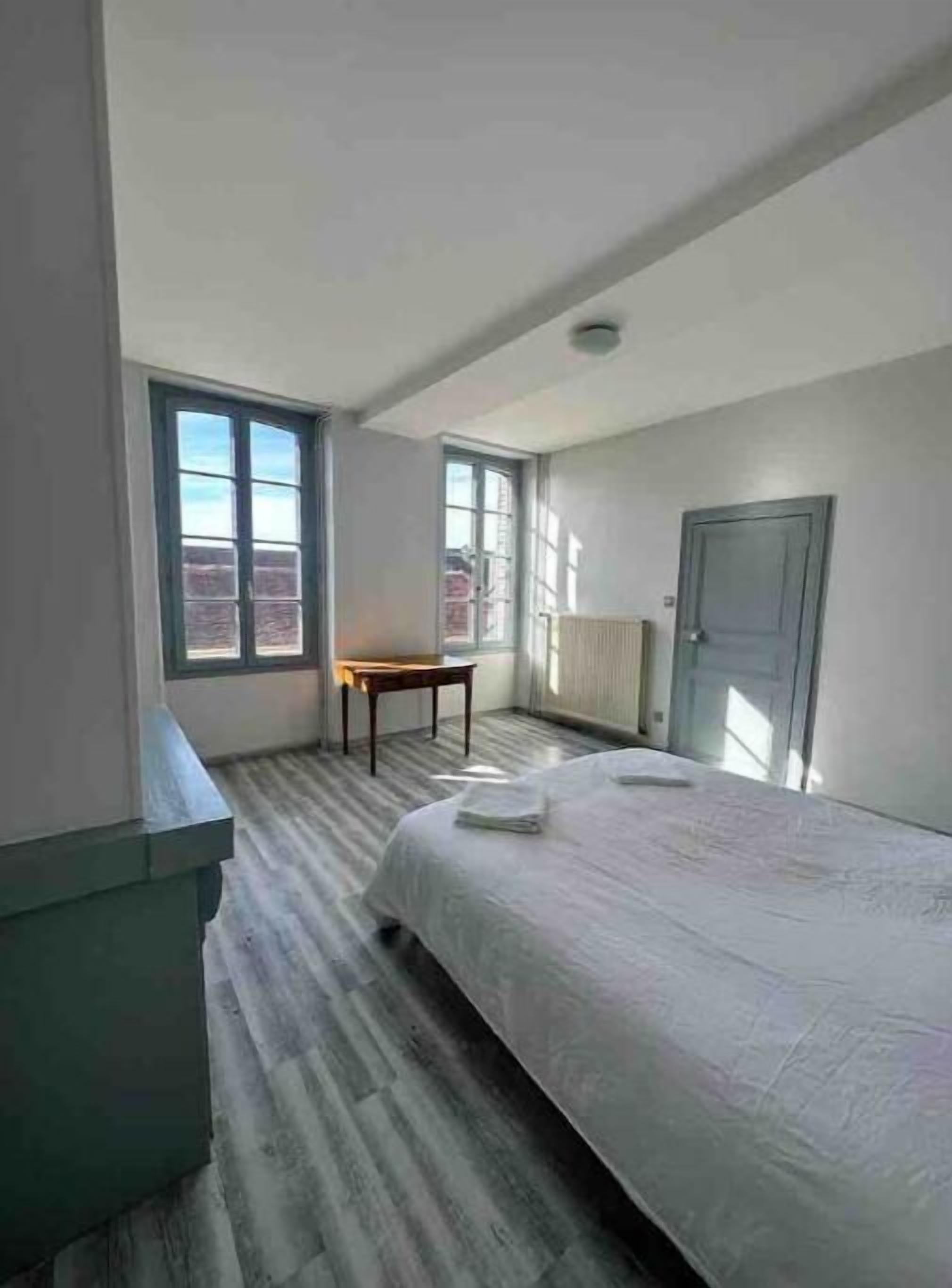 4 bedrooms, desk, iron/ironing board, free WiFi