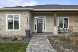 Exterior detail - The Ponderosa - Walla Walla Wineries Minutes Away! (Walla Walla)