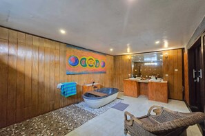 Villa, 3 Bedrooms | Bathroom - Belvilla Kasuari Tirta Empul Temple (Taro)
