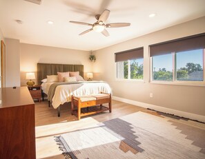4 bedrooms, desk, iron/ironing board, travel cot