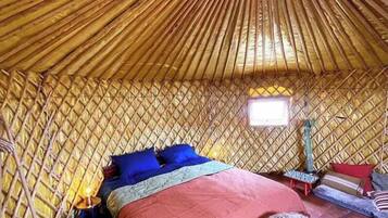 1 dormitorio, tabla de planchar con plancha, wifi y ropa de cama