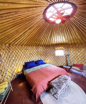 1 dormitorio, tabla de planchar con plancha, wifi y ropa de cama