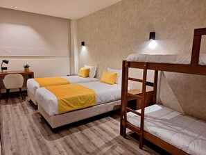 Desk, laptop workspace, soundproofing, free WiFi - 3M Hostel & Suites (Alvaiazere)