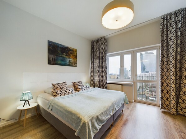 Desk, laptop workspace, free WiFi, bed sheets - Studio Warsaw City Center by Renters (Warsaw)