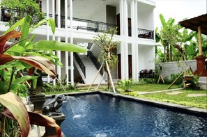 Kolam renang outdoor