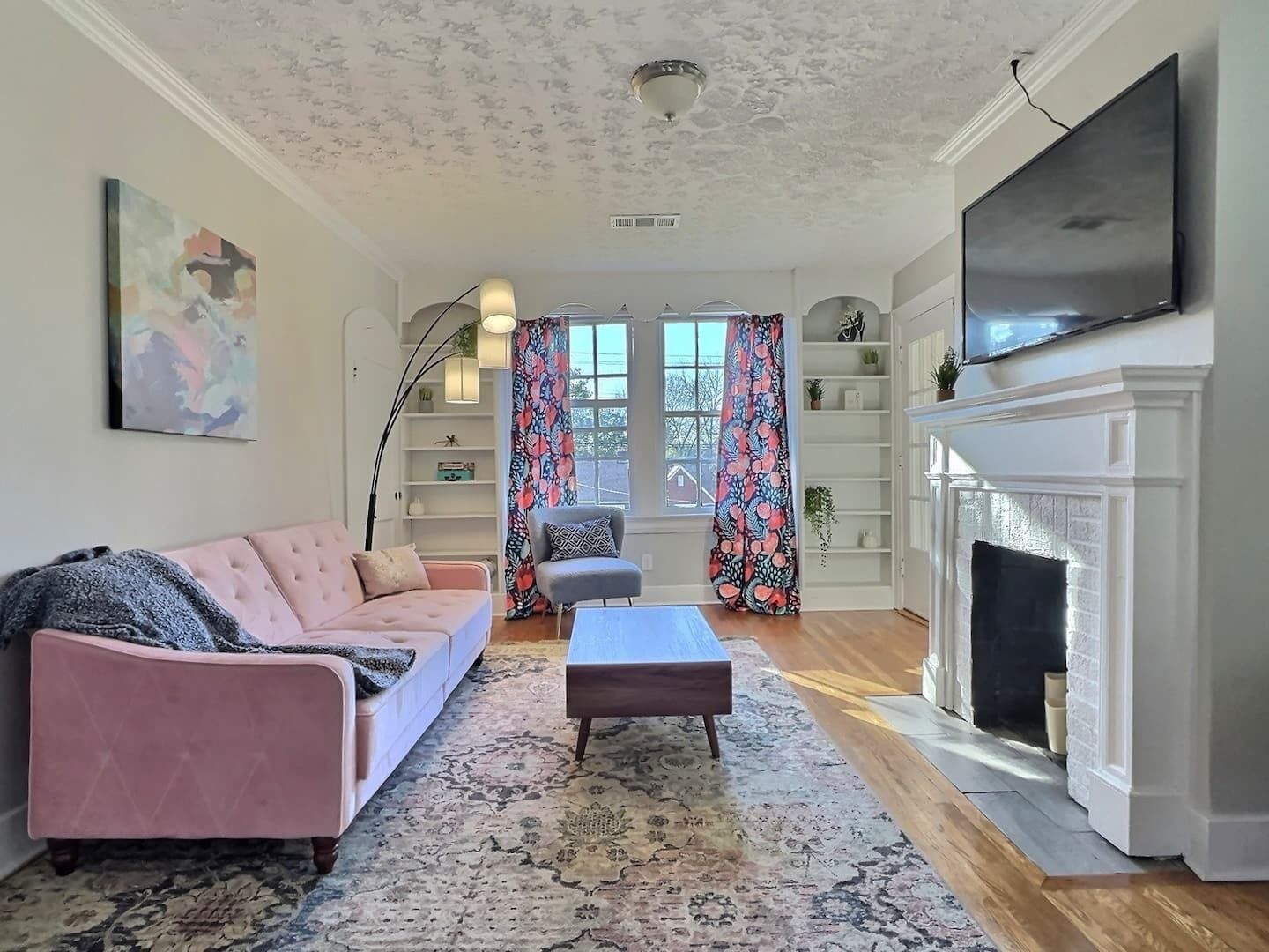 Newly Listed SWEET 2 Bd, 1 Ba!