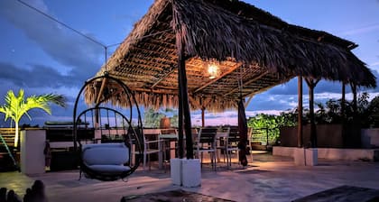 Splendid Penthouse, Rooftop Plunge Pool, 2 Cenotes